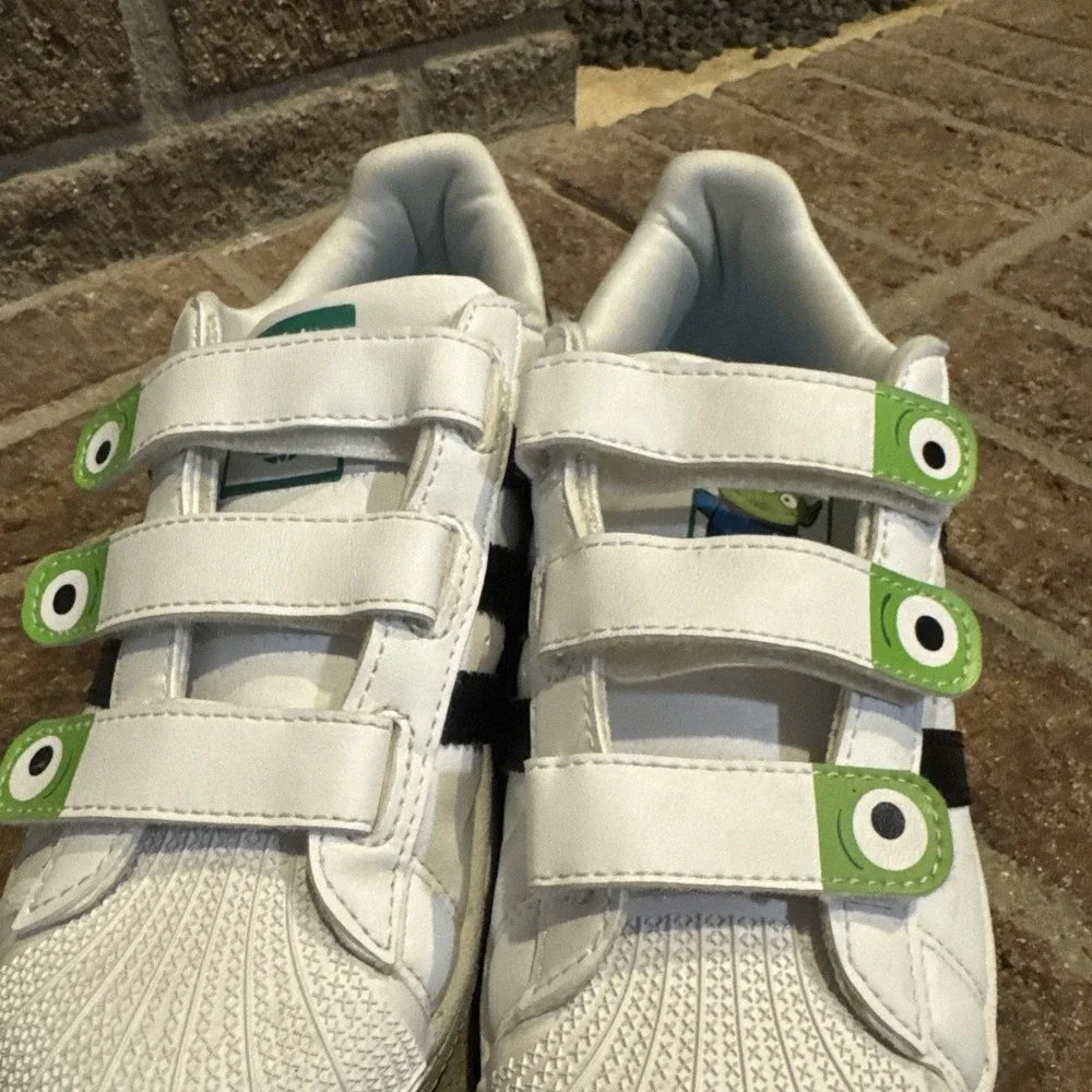 adidas Originals x Disney Superstar II Size 2 Toy Story Alien Kids Casual JI0091
